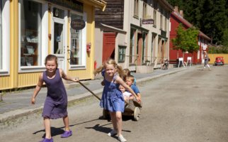  Barn i byen, Maihaugen, Lillehammer 
